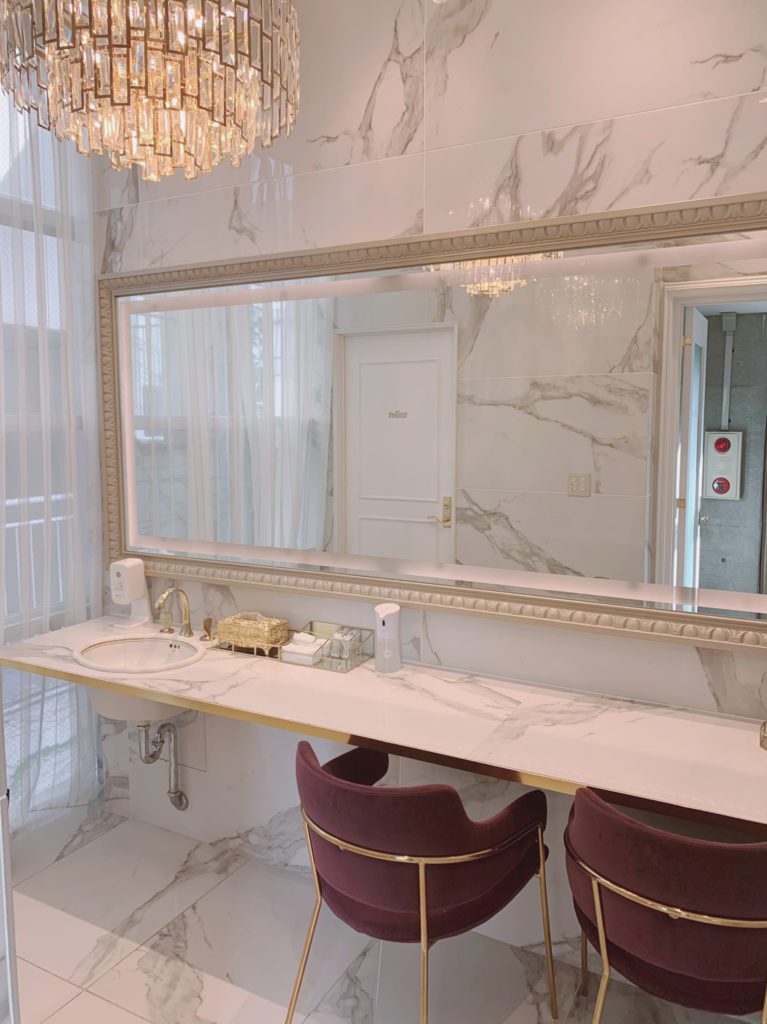 Salon de Louis Jewelry Cafe サロンドロイジュエリーカフェ パウダールーム