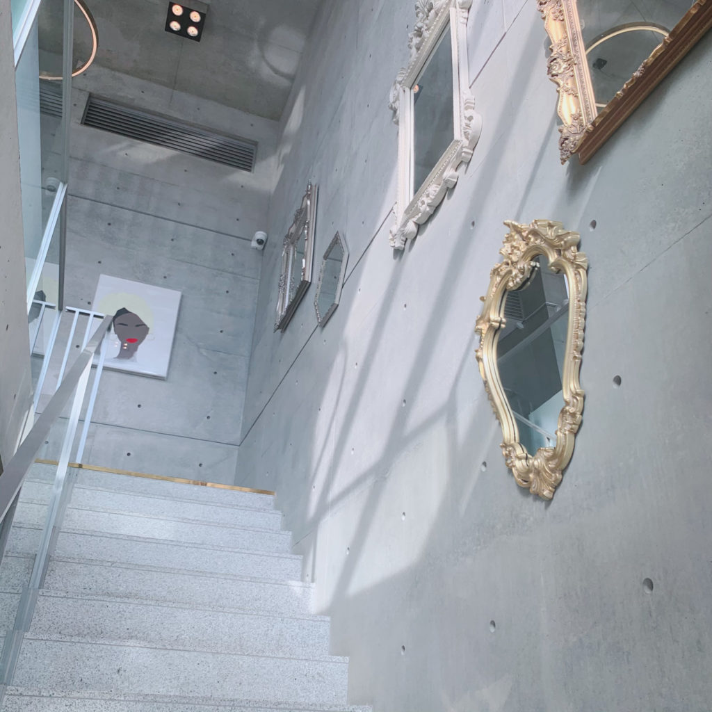 Salon de Louis Jewelry Cafe サロンドロイジュエリーカフェ 階段