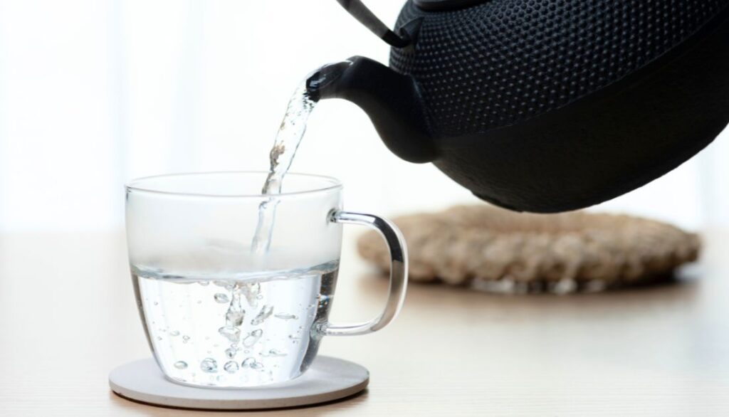 朝は白湯を飲む